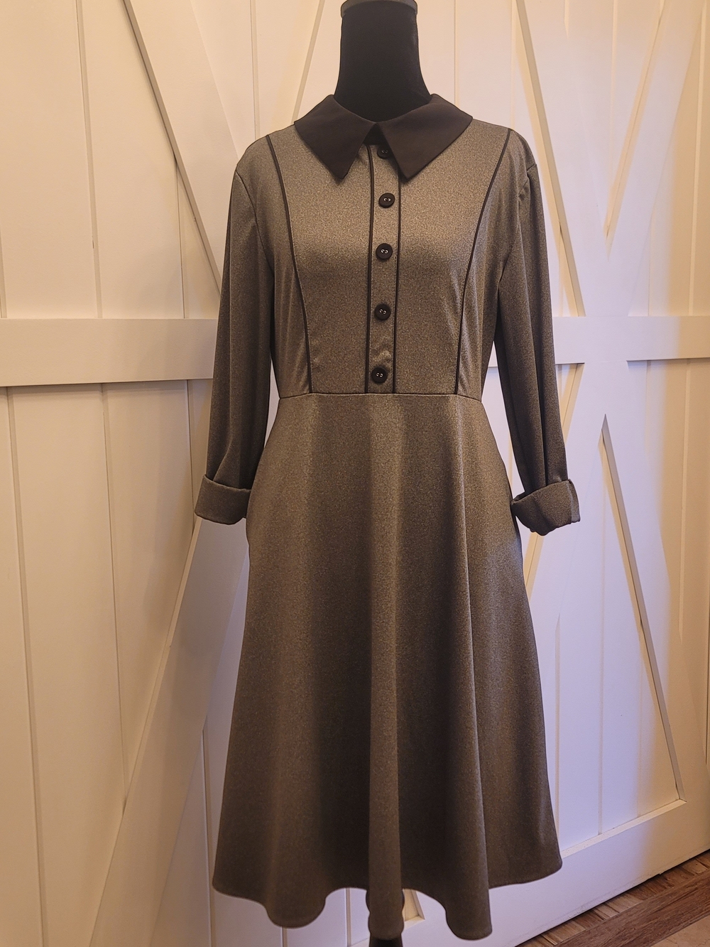Tailored Fit-and-Flare Midi Dress with Contrasting Collar